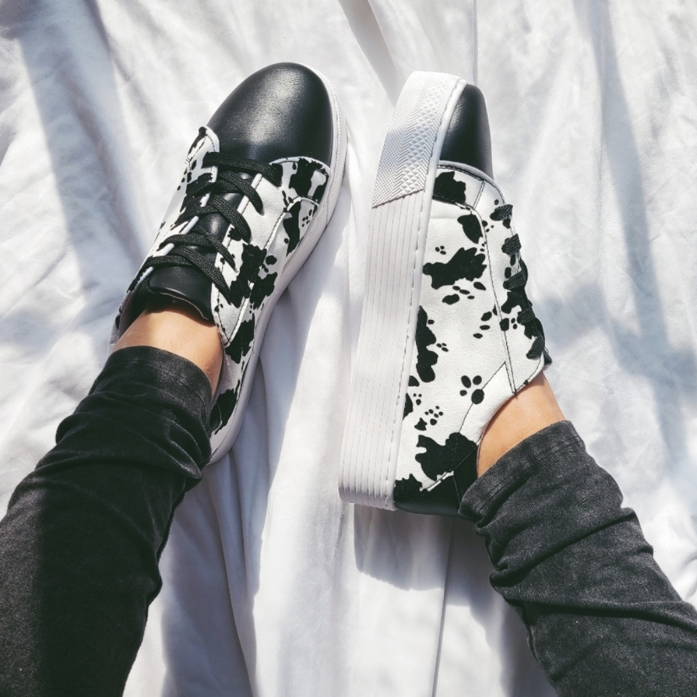 🚨The Mason// Cow print Sneakers - Picture 3 of 3